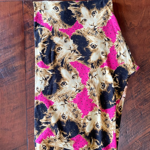 Unicorn alert for the cat lover! LLR TC leggings